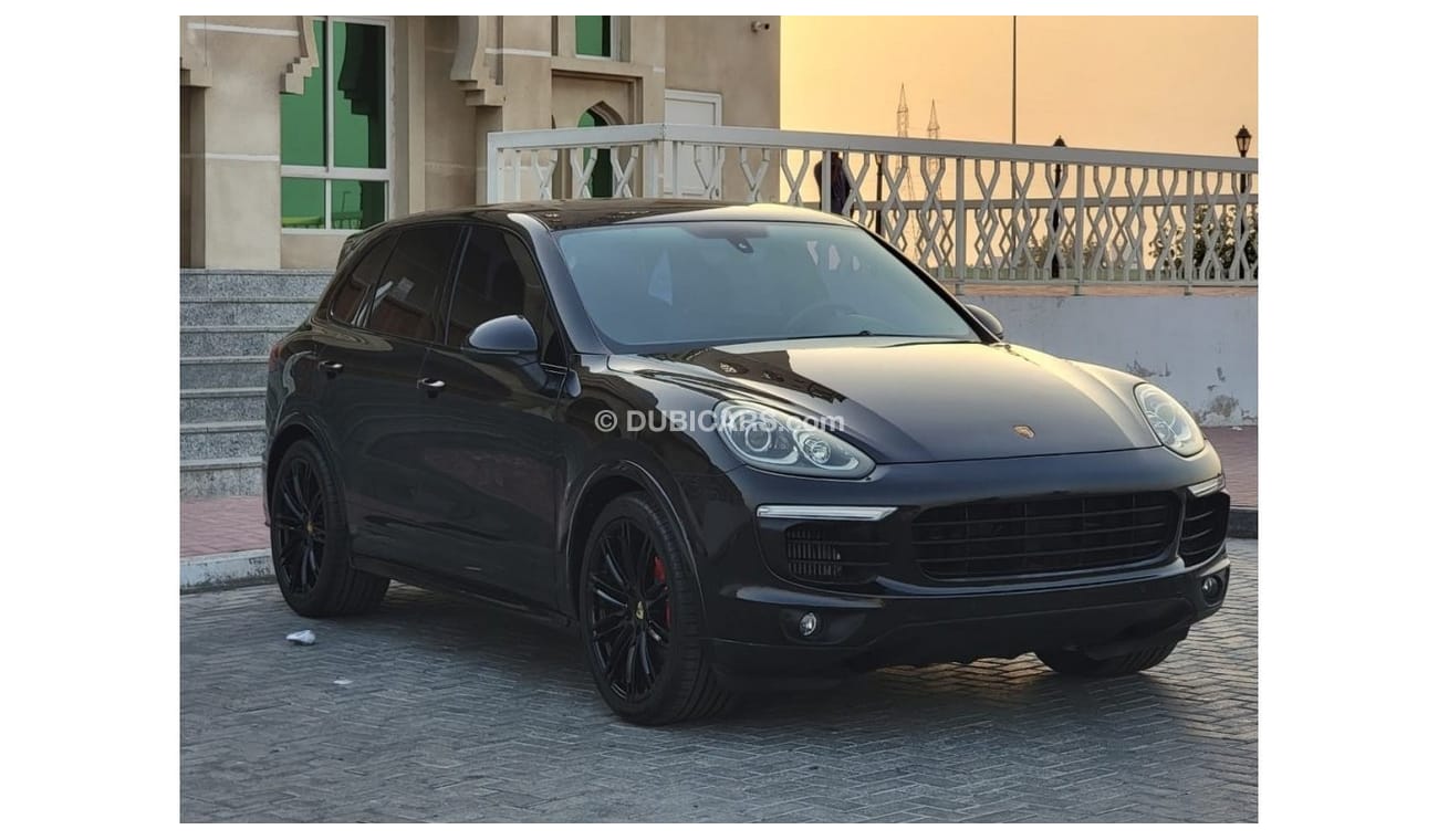 Used Porsche Cayenne GTS 2016 for sale in Dubai 657890