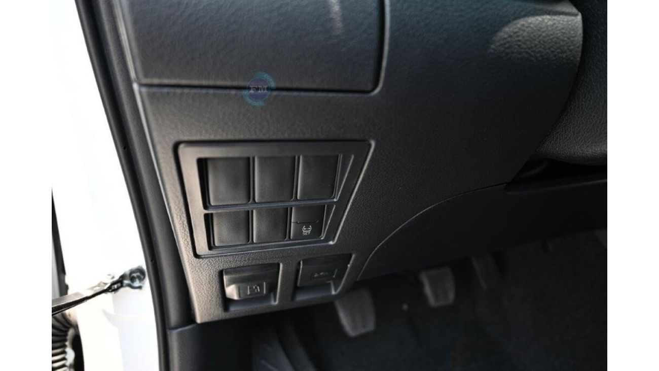 Toyota Hilux Double Cab DLX 2.4L Diesel