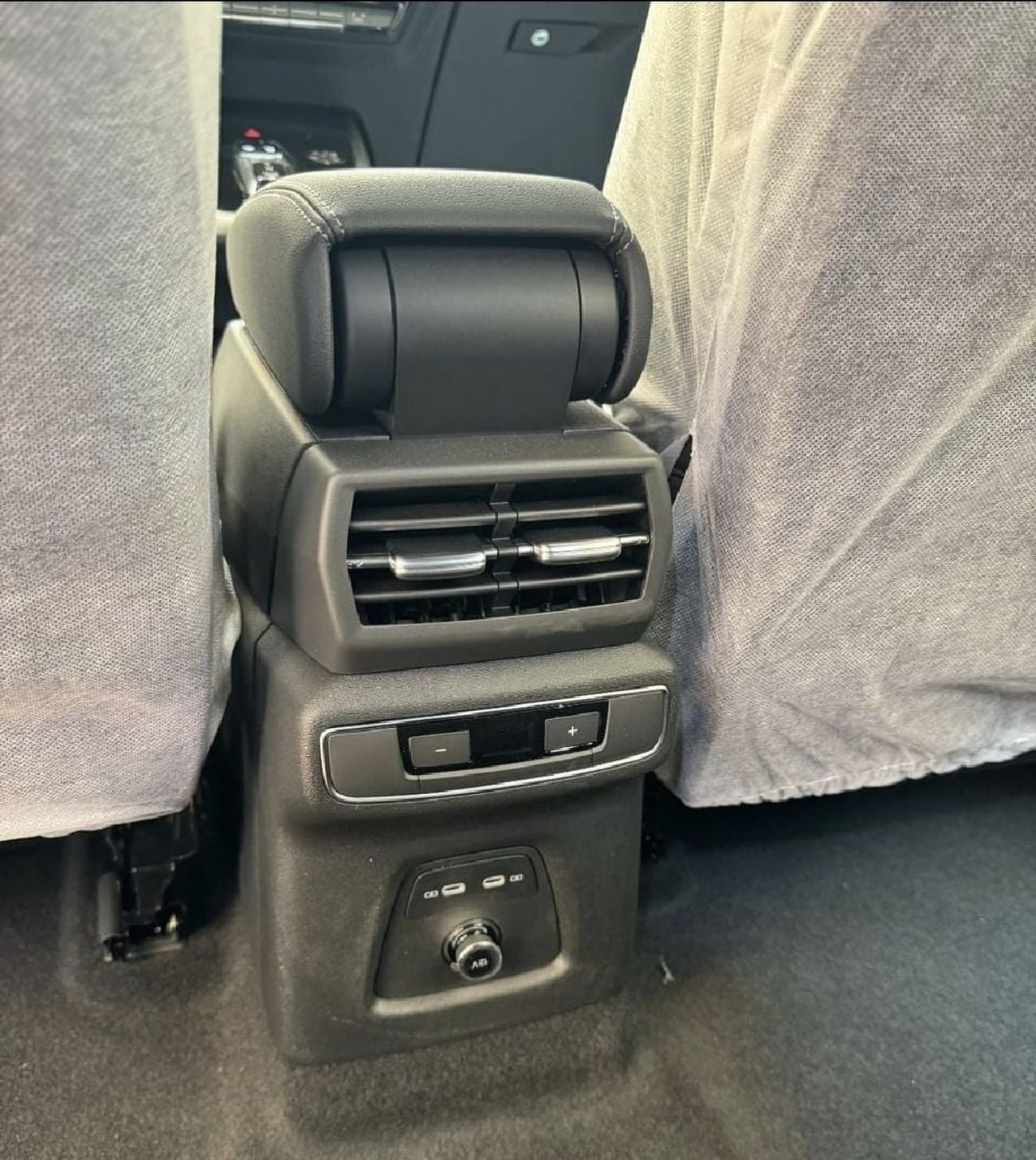 Audi Q5 40 E-TRON (NON GCC)