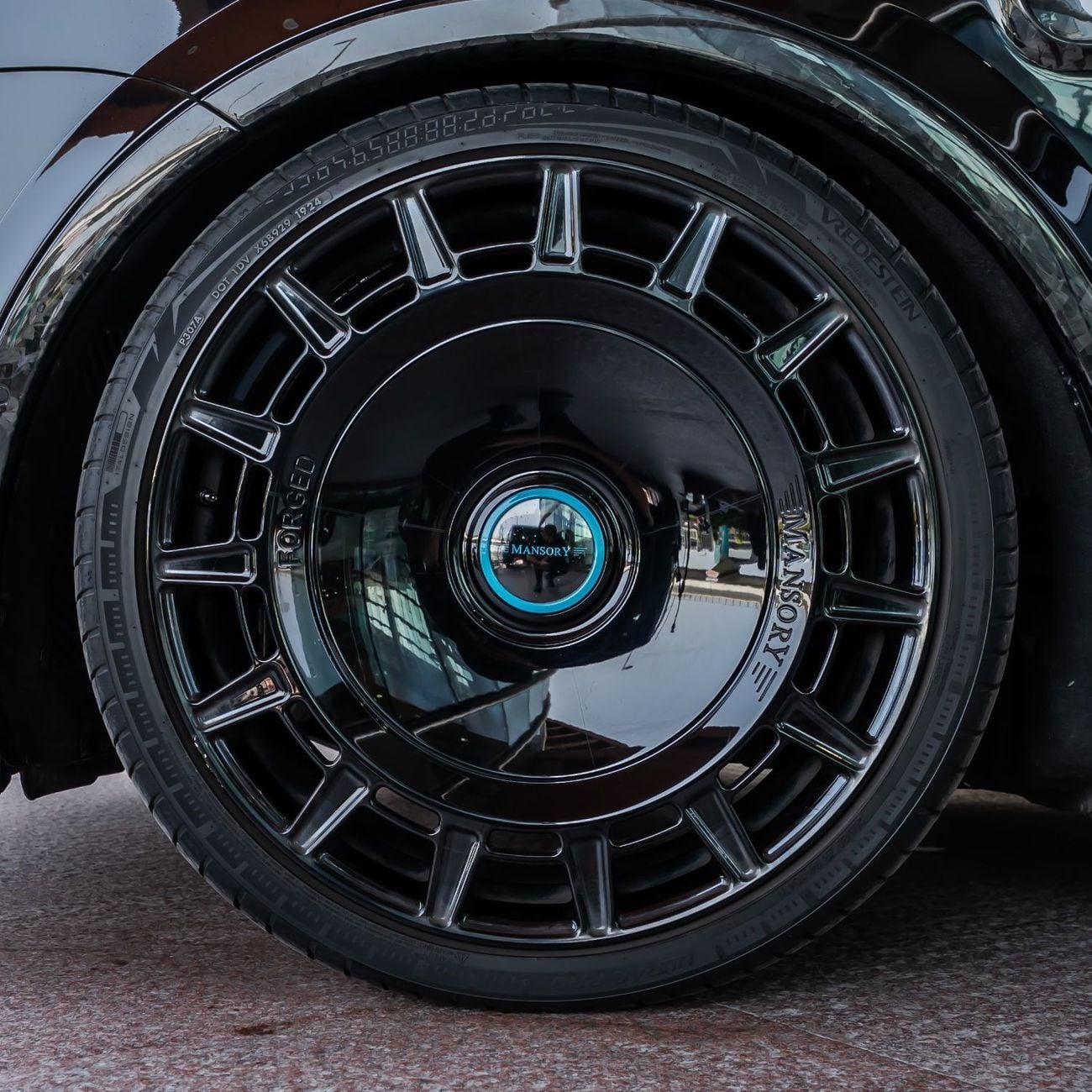 رولز رويس كولينان  2025  ROLLS ROYCE CULLINAN MANSORY  DONE ONLY 15,000KM