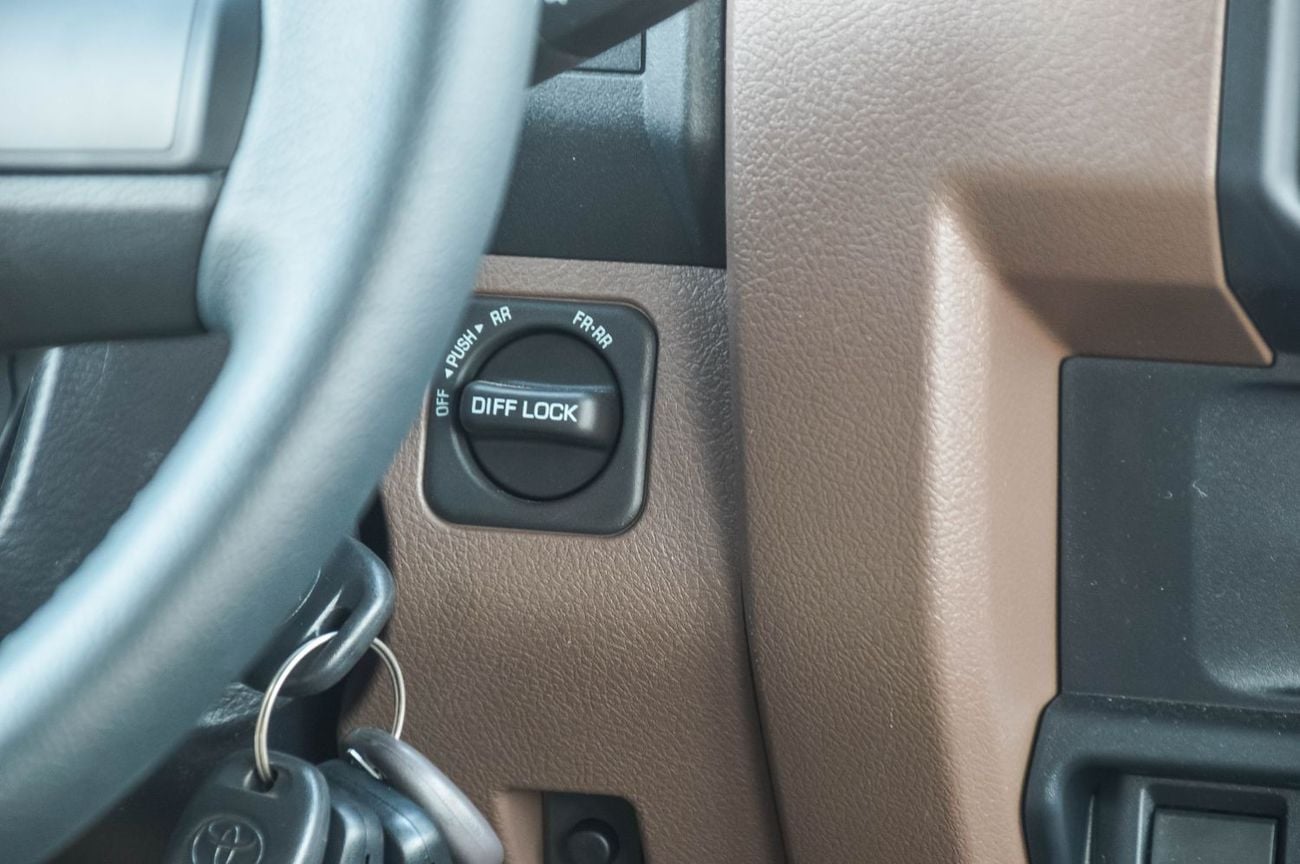 Toyota Land Cruiser 70 TOYOTA LAND CRUISER 76 4.5L 4WD MT 5DOOR SUV 2024