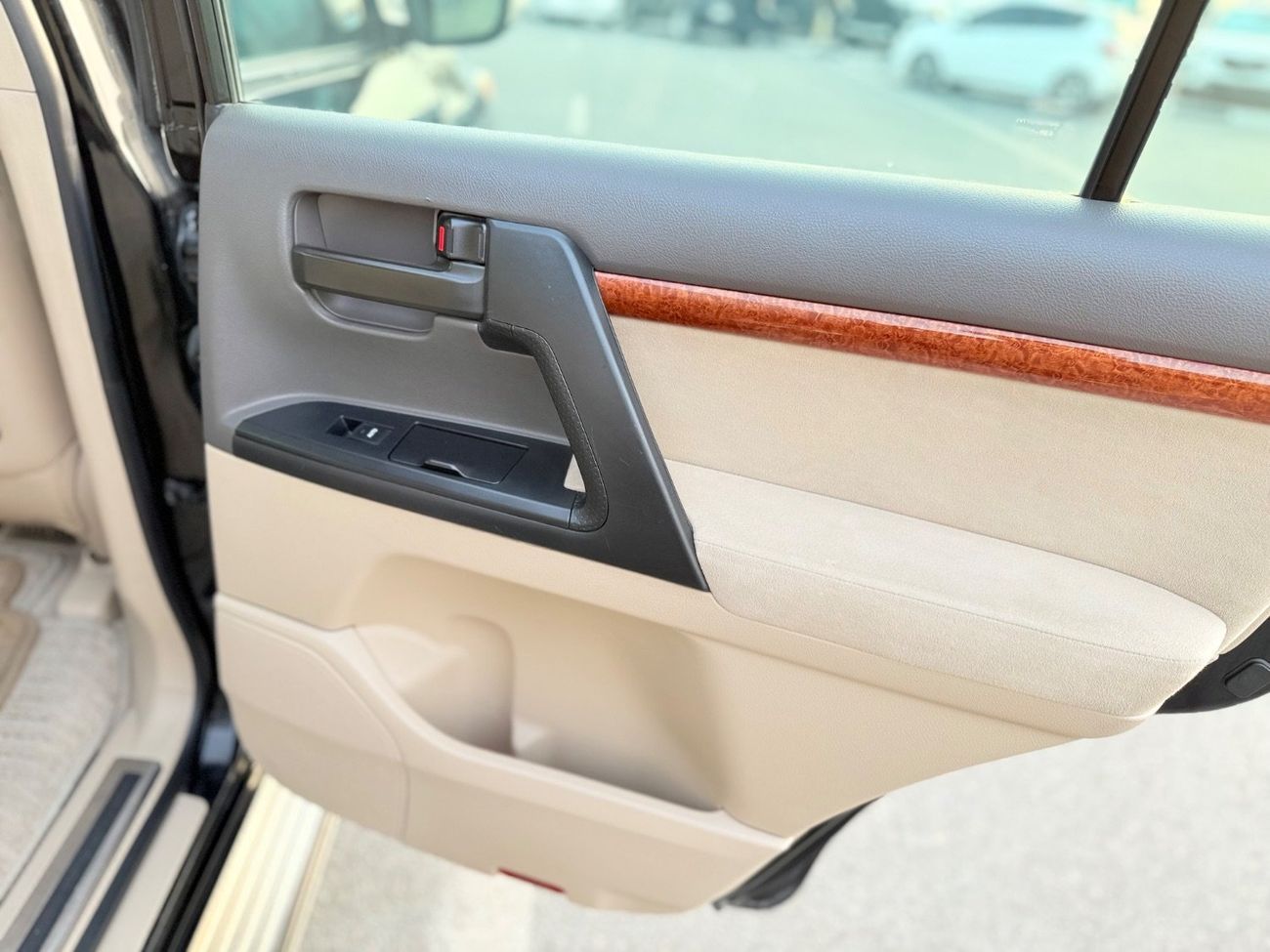 Toyota Land Cruiser Toyota landcuriser 2015 V6 GXR+ 4.0L full option original condition