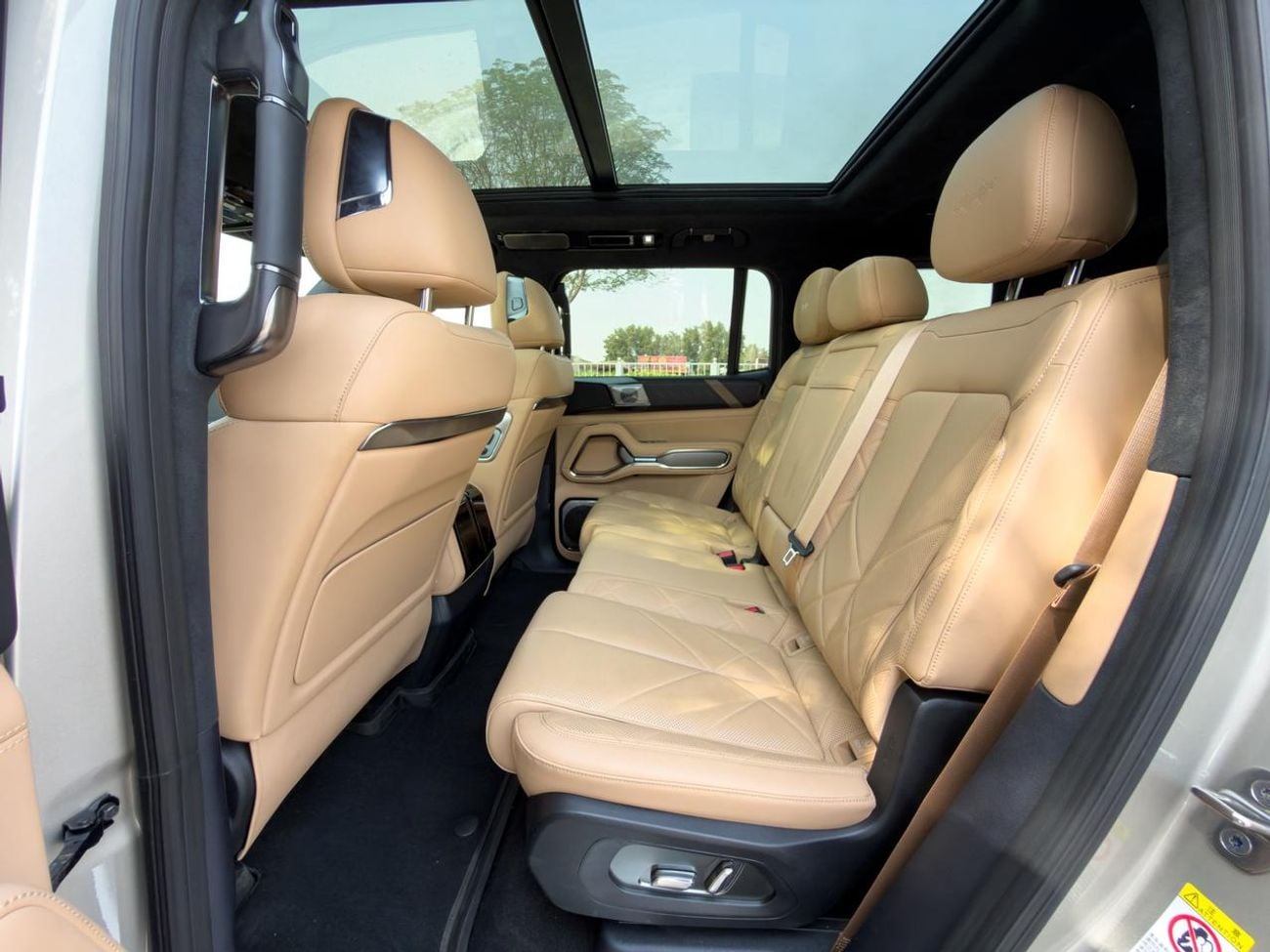 BYD Leopard 8 Smart and Brave Flagship Edition (7 Seats) 2024 BYD Leopard 8 Flagship | 2.0L Hybrid (Plug-In) | 939