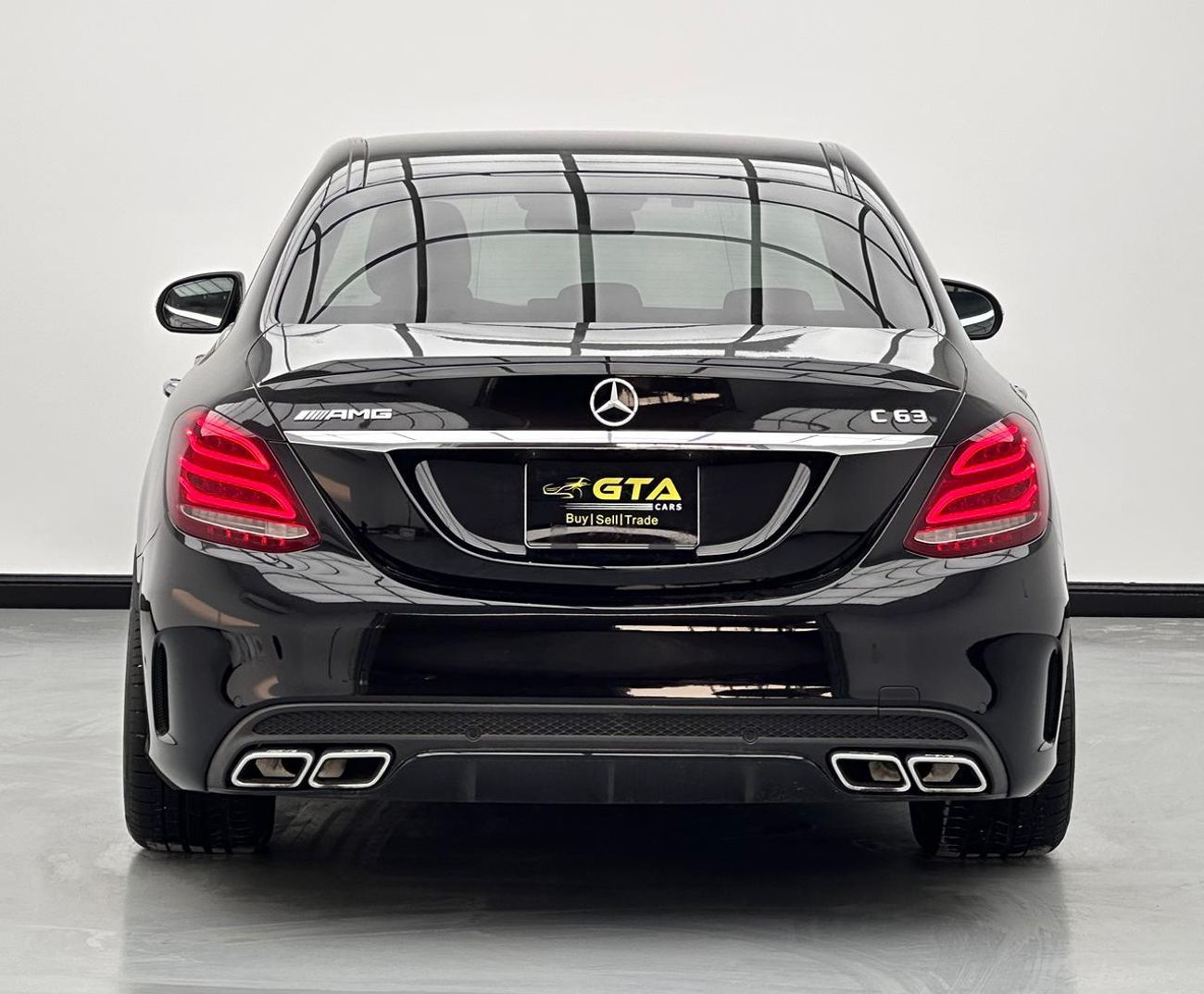 مرسيدس بنز C 63 AMG Std 4.0L Sedan