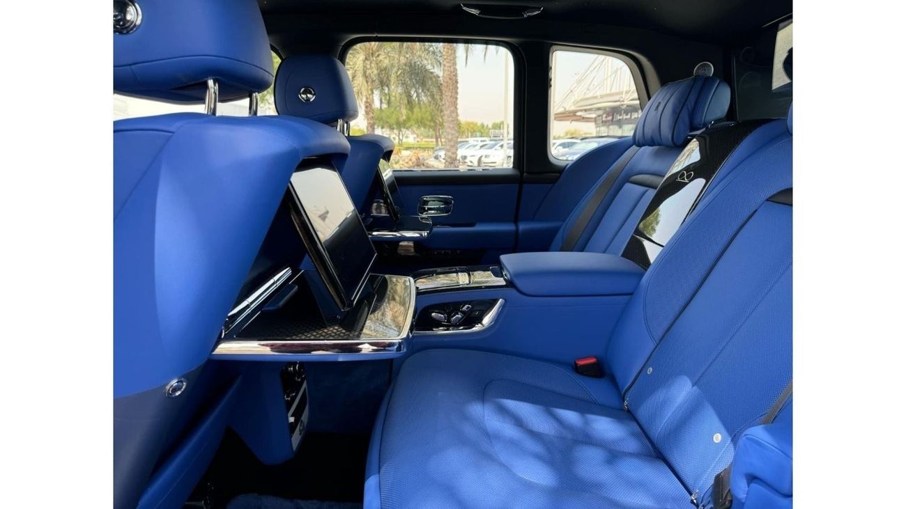 Rolls-Royce Cullinan BLACK BADGE GCC SPEC  UNDER WARRANTY AND SERVICE CONTRACT