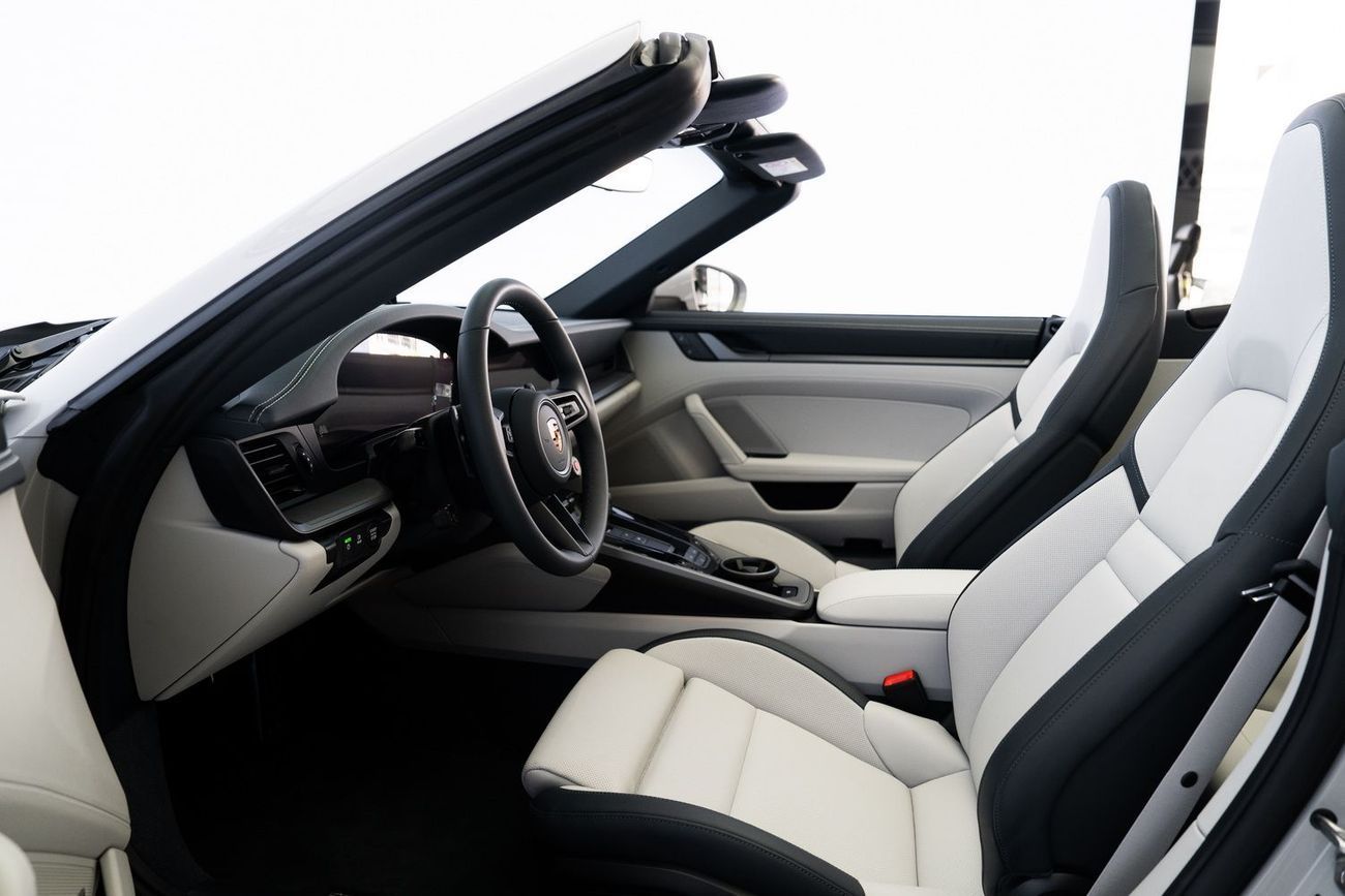 Porsche 911 Carrera 4 3.0L (444 HP) Convertible