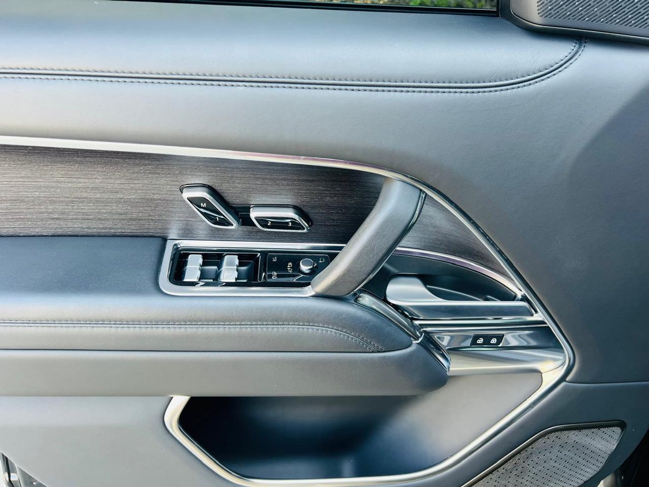 Land Rover Range Rover AUTOBIOGRAPHY P550E