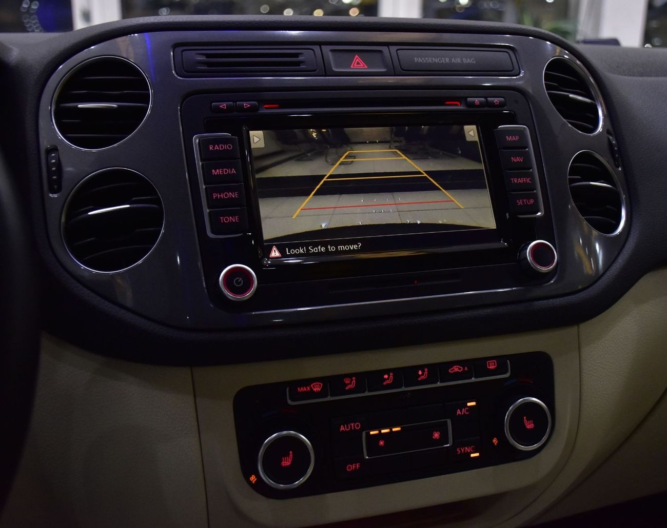 فولكس واجن تيجوان EXCELLENT DEAL for our Volkswagen Tiguan 2.0 TSi 4Motion ( 2014 Model ) in Brown Color GCC Specs