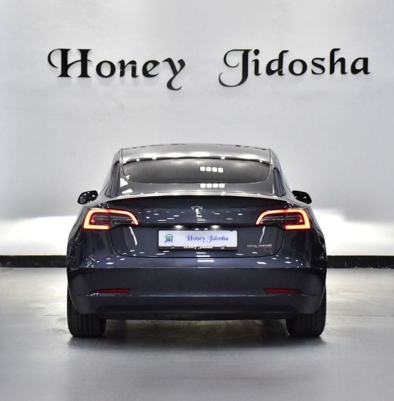 Tesla Model 3 EXCELLENT DEAL for our Tesla Model 3 Performance ( 2021 Model ) in Midnight Silver Color GCC Specs