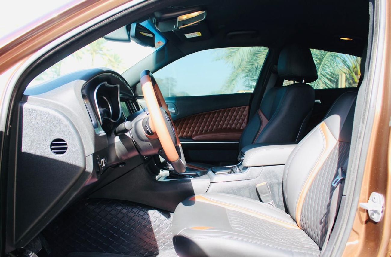 دودج تشارجر Unleash pure muscle with this Dodge Charger 2017, upgraded with an SRT body kit for an aggressive, h