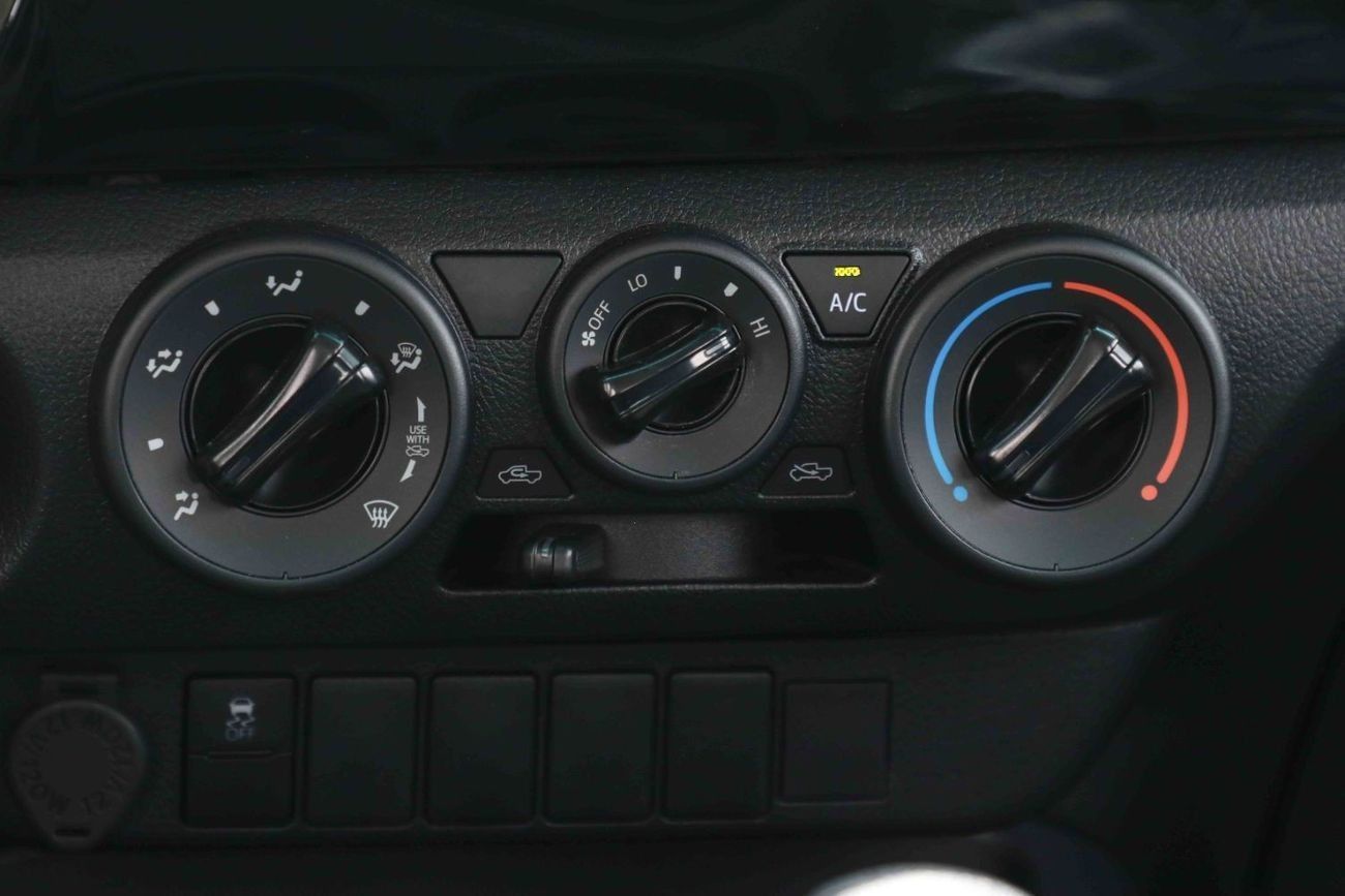 Toyota Hilux 2025 TOYOTA HILUX LOW 2.4 - PLATINUM WHITE PEARL inside BLACK | Export Only