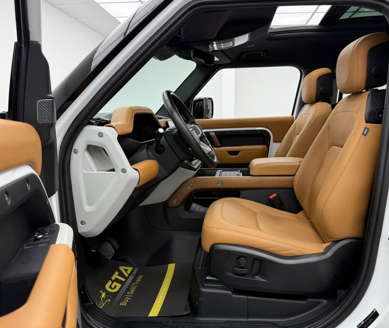 لاند روفر ديفندر P400 90 HSE 3.0L (5 Seater) 2023 Land Rover Defender 90 HSE P400, 2027 LR Warranty + Service Pack, V