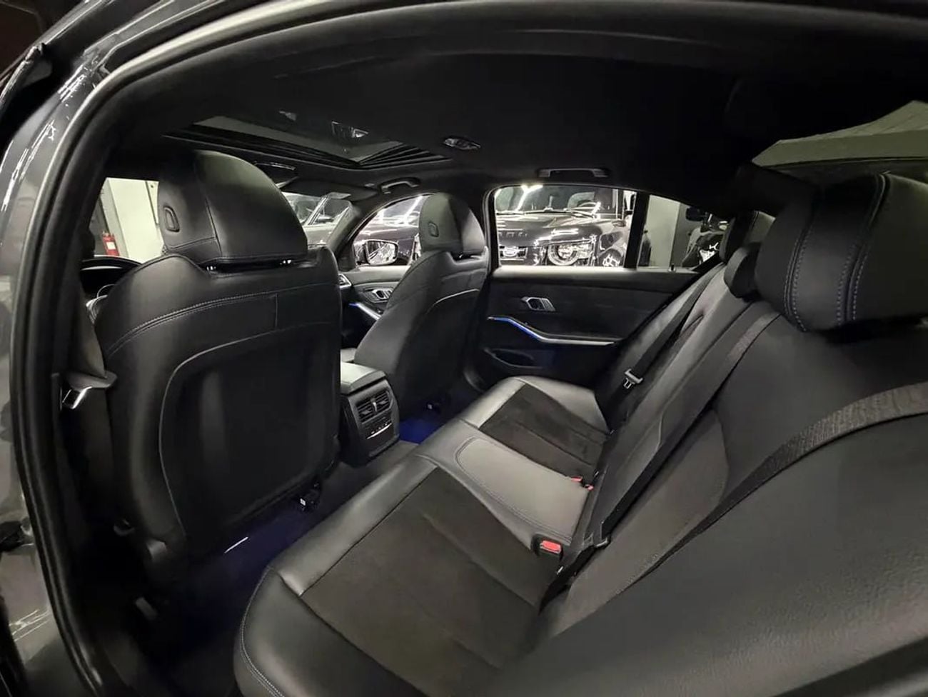 BMW 330i Exclusive 2.0L (255 HP)