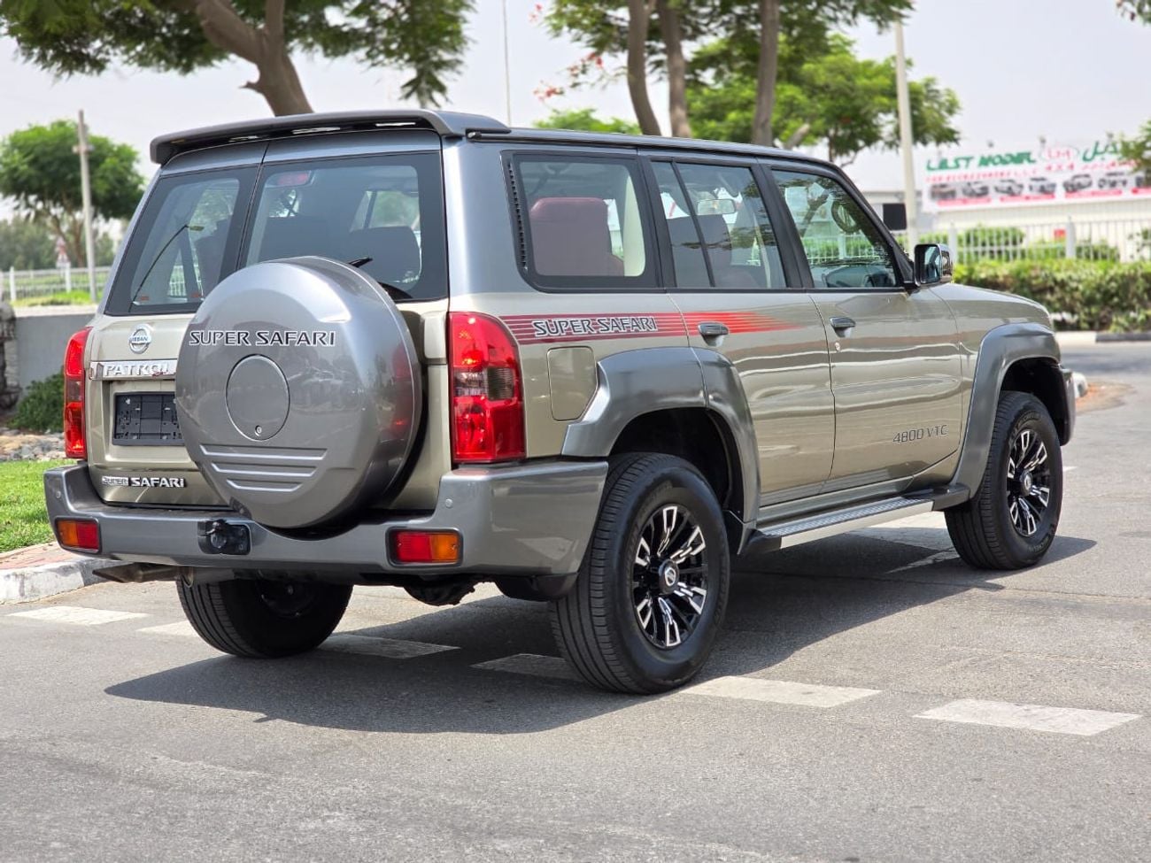 Nissan Patrol SUPER SAFARI 2023 GCC WITH AGENCY WARRANTY & SERVICE CONTRACT IN MINT CONDITION