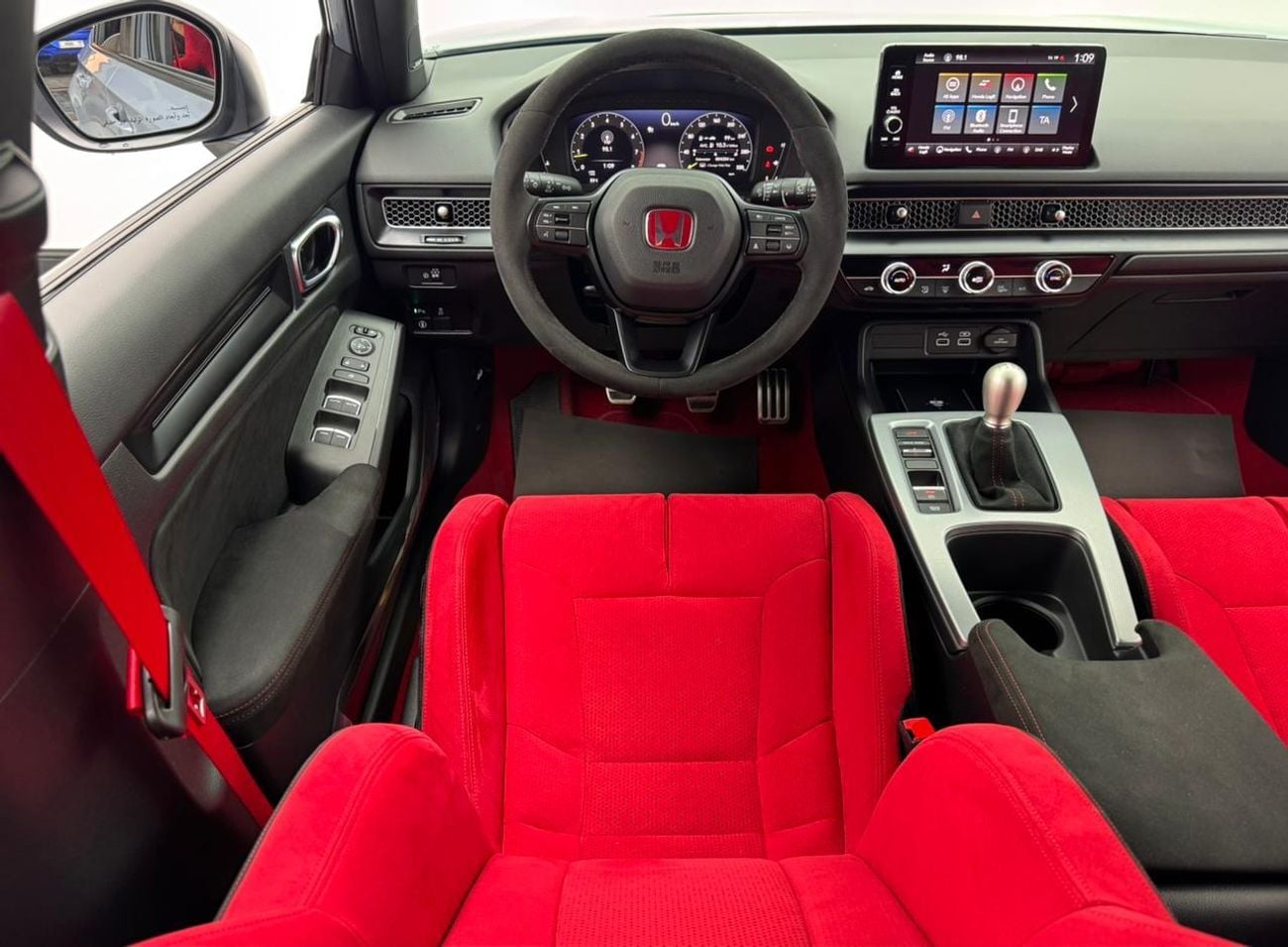 هوندا سيفيك تايب آر 2.0L MT 2025 Honda Civic Type R, 2030 Honda Warranty and Service Pack, Excellent Condition, GCC