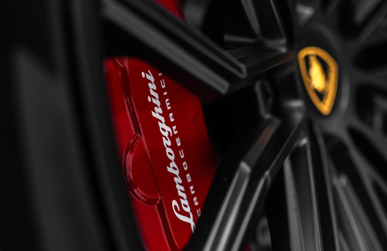 لامبورغيني اوروس 4.0L V8 Twin-Turbocharged Engine + eMotor