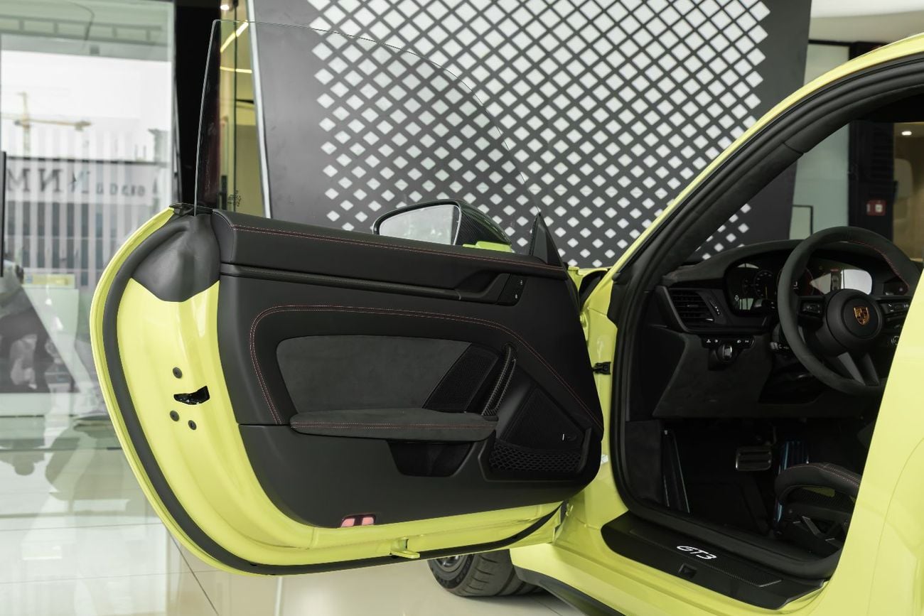 Porsche 911 GT3 4.0L Porsche 911 GT3 | Weissach package | Ceramic brakes | GCC | Dealer Warranty and Service Con