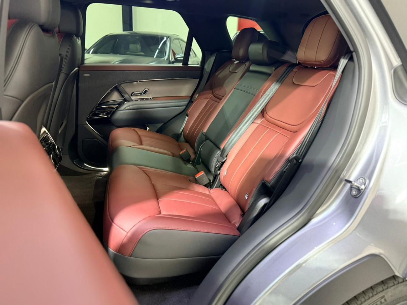 لاند روفر رينج روفر سبورت P400 DYNAMIC HSE 2025