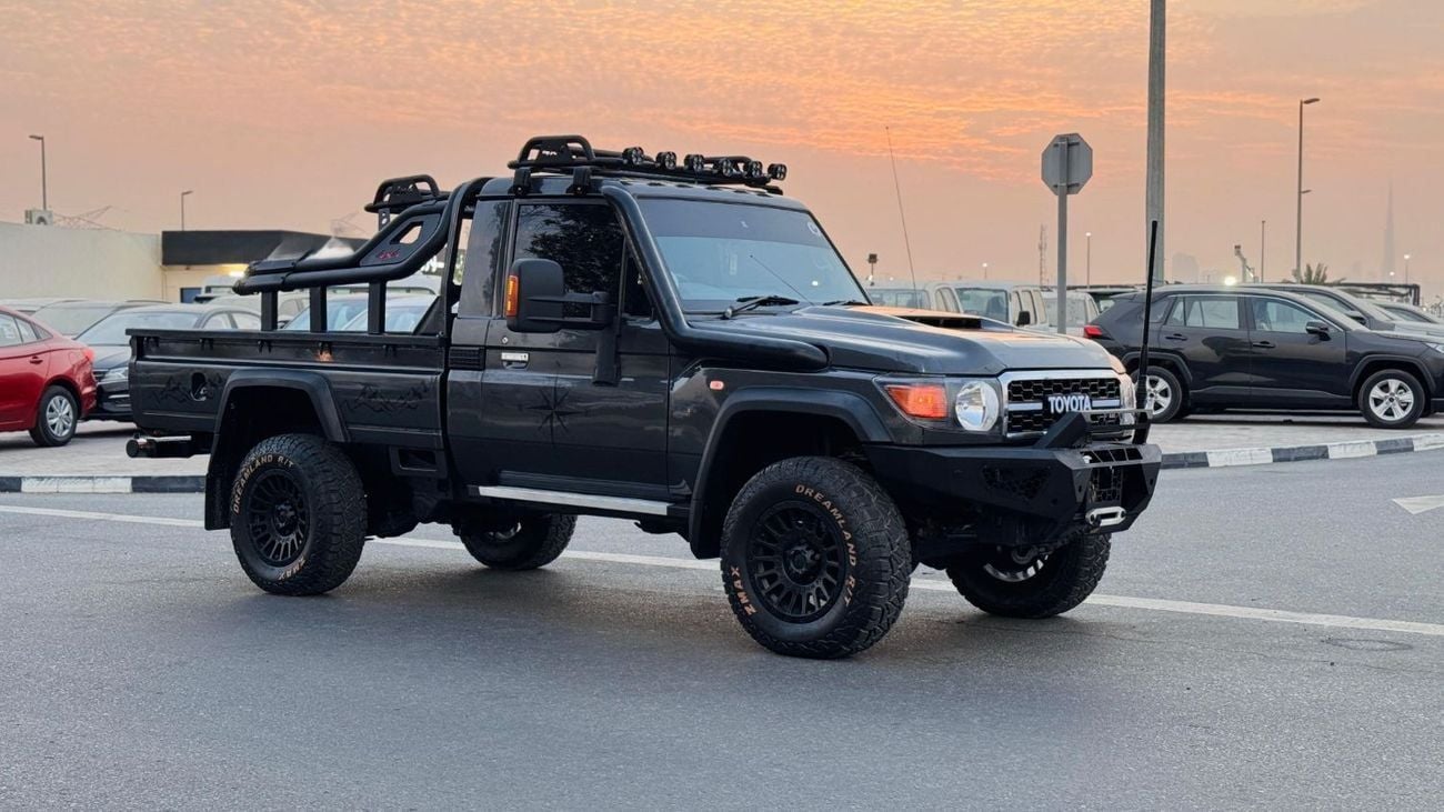 تويوتا لاند كروزر بيك آب -