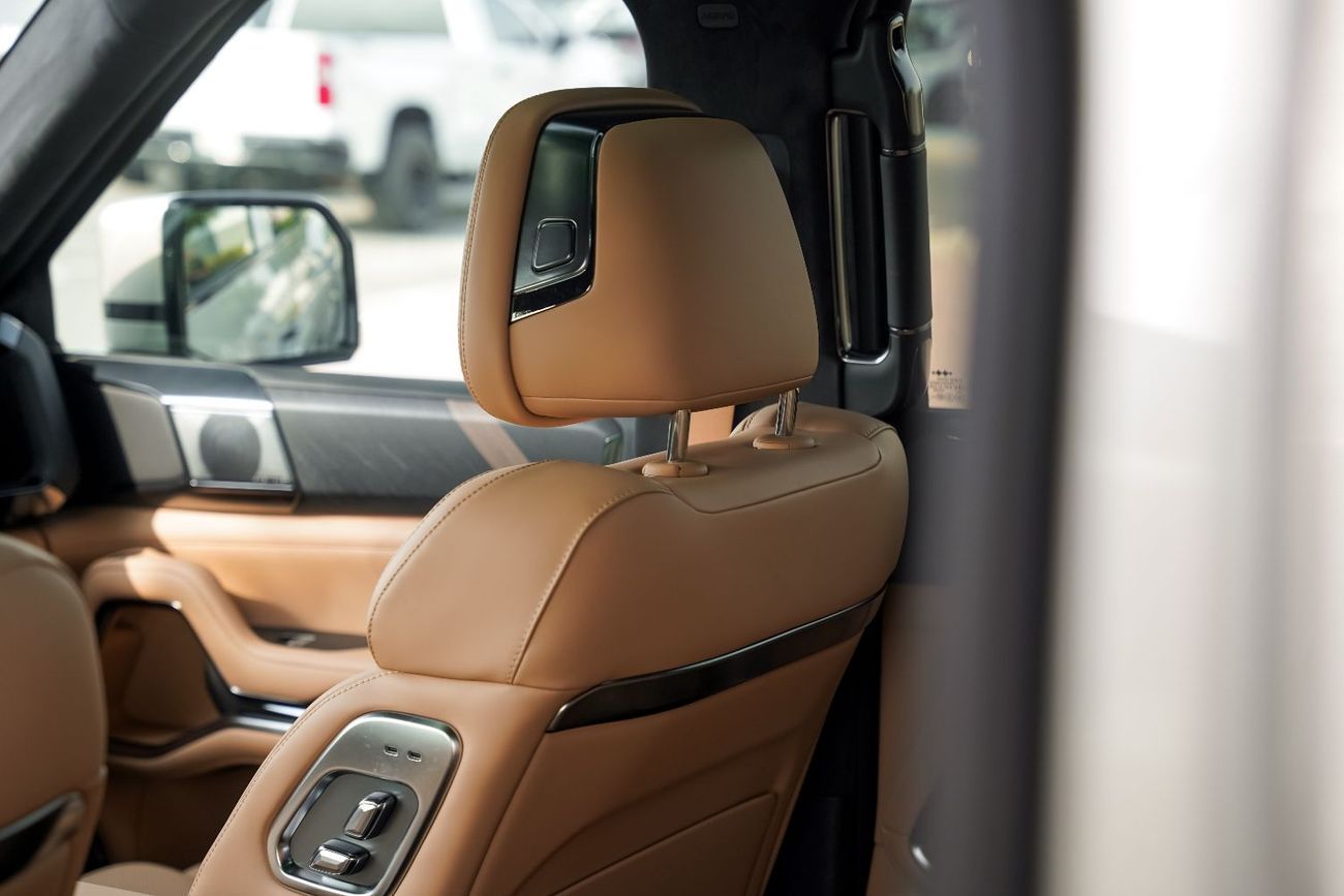 BYD Leopard 8 Smart and Brave Flagship Edition (7 Seats) 2025 BYD Leopard 8 Flagship plug in Hybrid 2.0L 7 seater