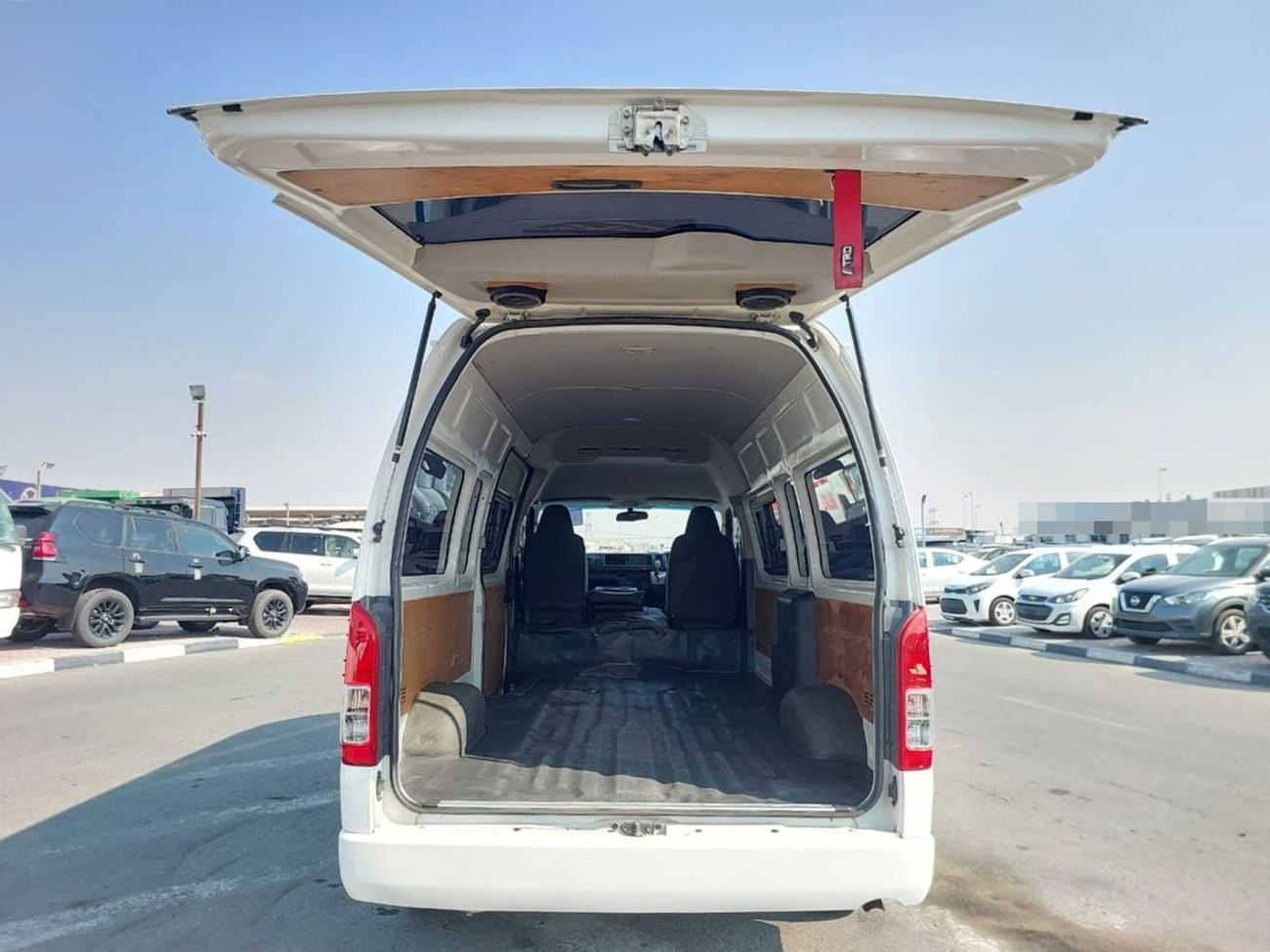 Toyota Hiace TOYOTA HIACE VAN RHD 2014 MODEL 3.0 L DIESEL AUTOMATIC(PM13716)