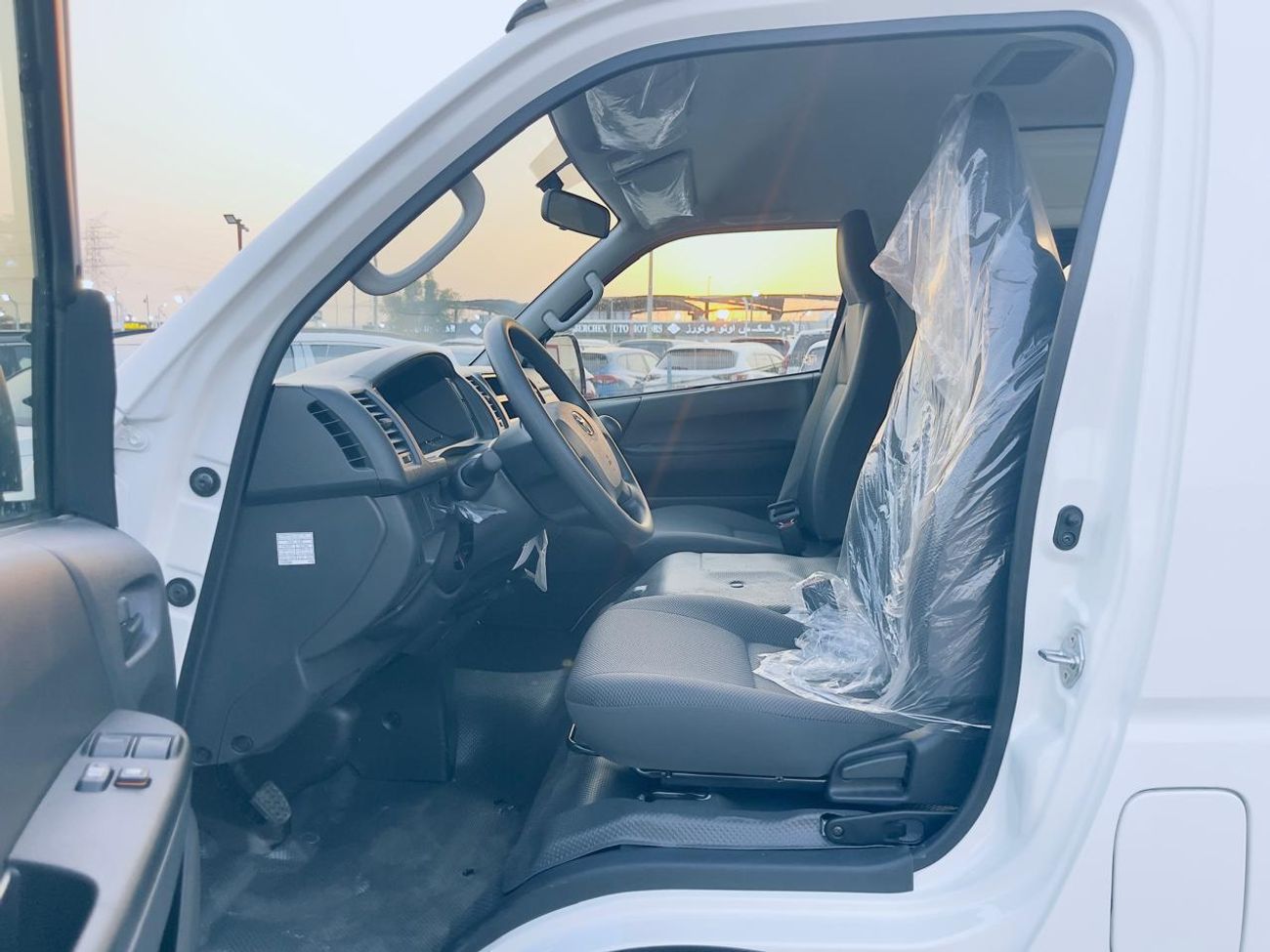 تويوتا هاياس toyota hiace hirgroof cargo glass van