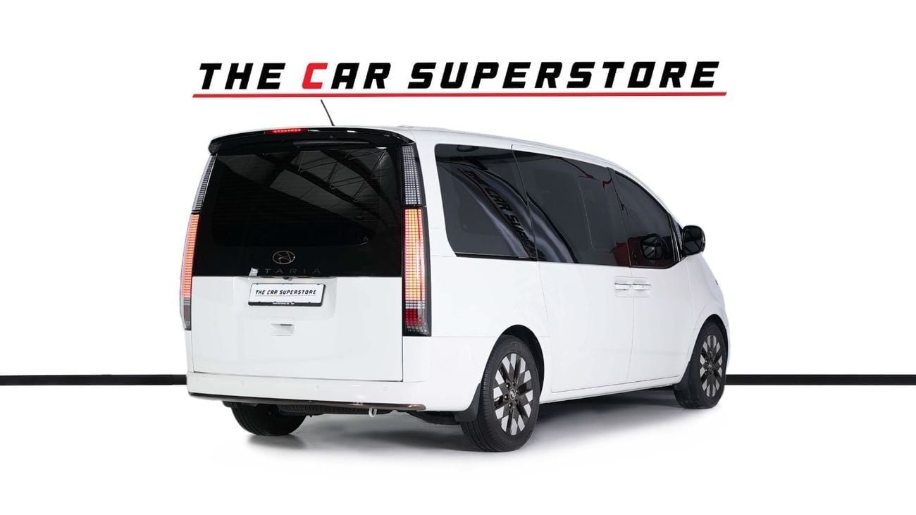 Hyundai Staria Van 3.5L (6 Seater) GCC - Full Service History- 7 Seater VIP Leather Seats- Mint Condition