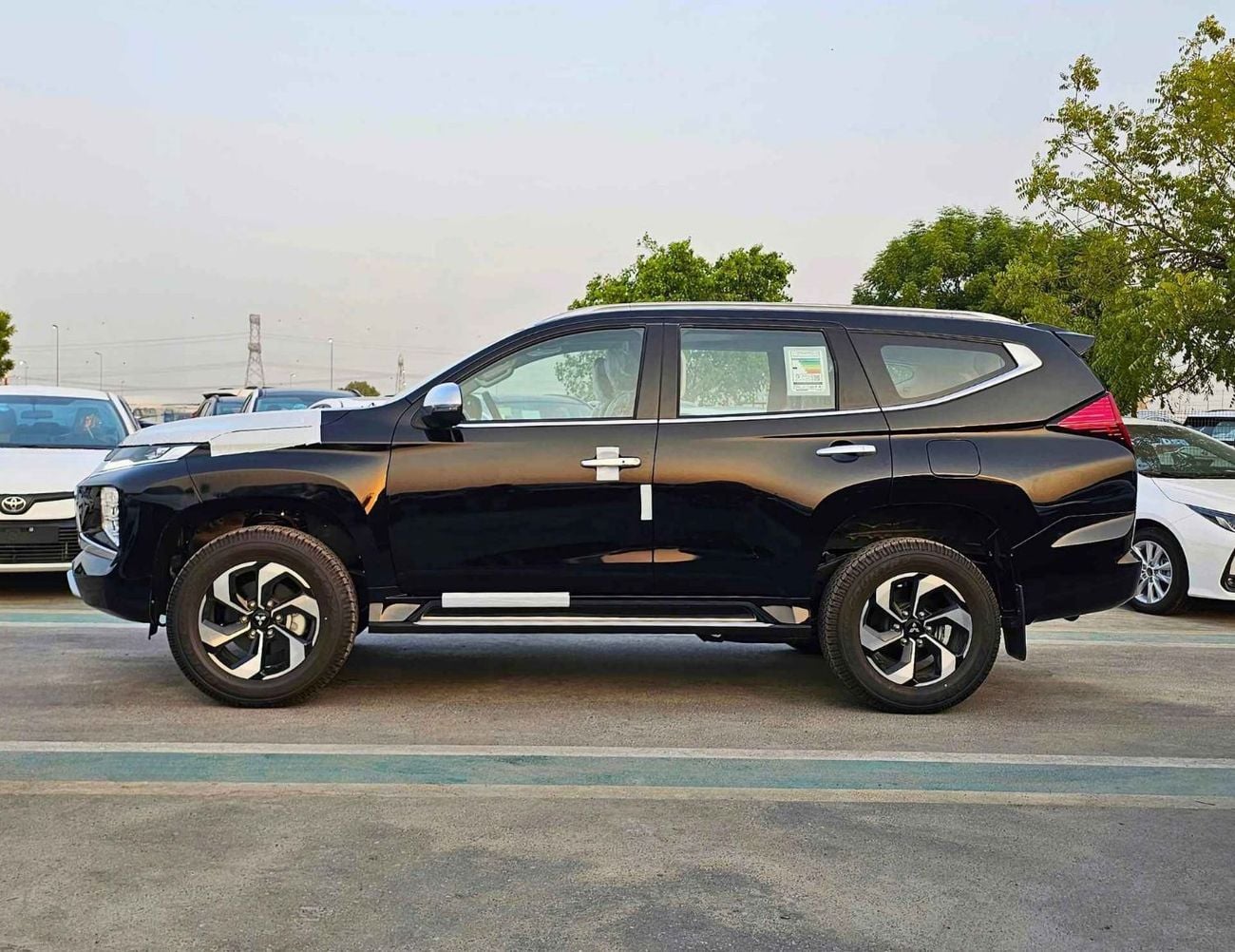 Mitsubishi Montero Sport 3.0L PETROL/SUNROOF , LEATHER , ELECTRIC SEATS / FULL OPTION (CODE # MP59)