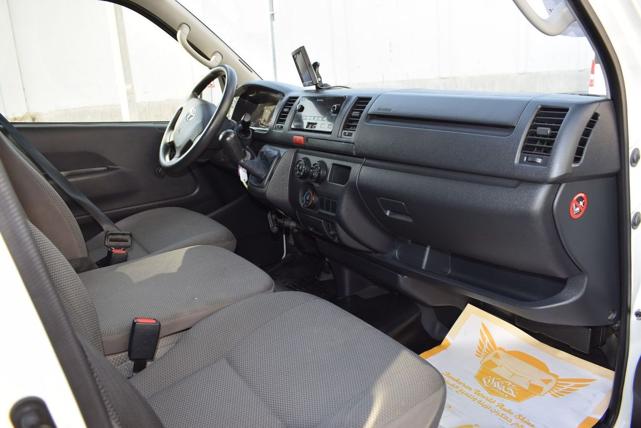 Toyota Hiace GL STD Roof Panel Van Toyota Hiace std roof van, model:2021. Only done 44000 km