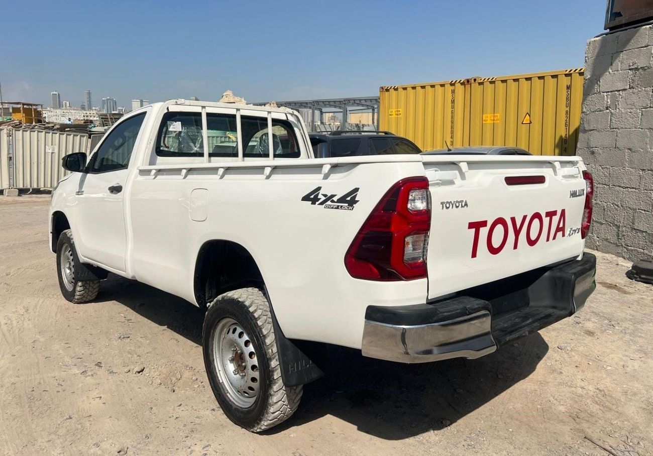 Toyota Hilux diesel ,2.8 liter ,right hand drive ,single cabin ,4wd ,2017 ,only for export available