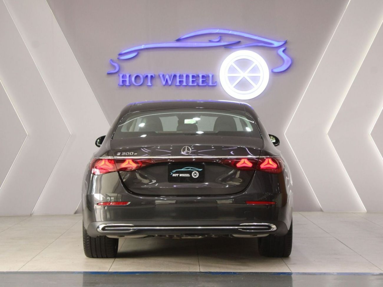 Mercedes-Benz E300 - E300e |  2024 Low mileage