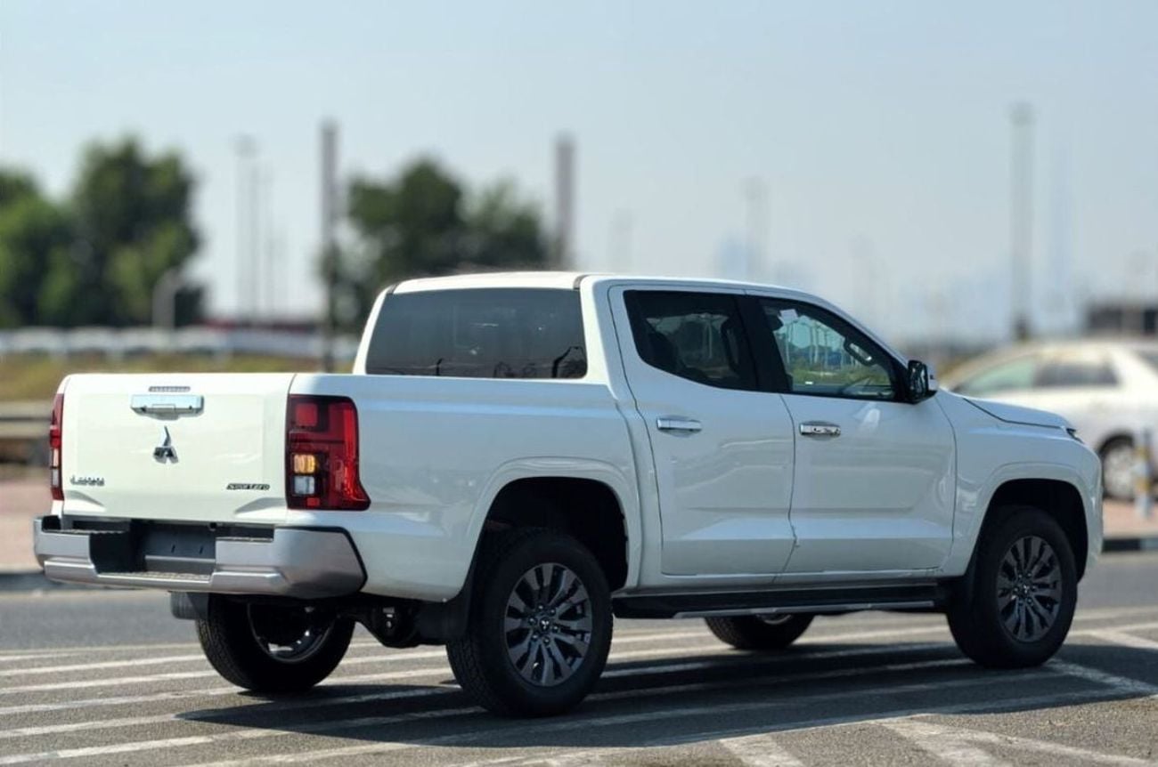 Mitsubishi L200 GL Sportero 2.4L DSL DC 4WD 6AT Chrome Edition