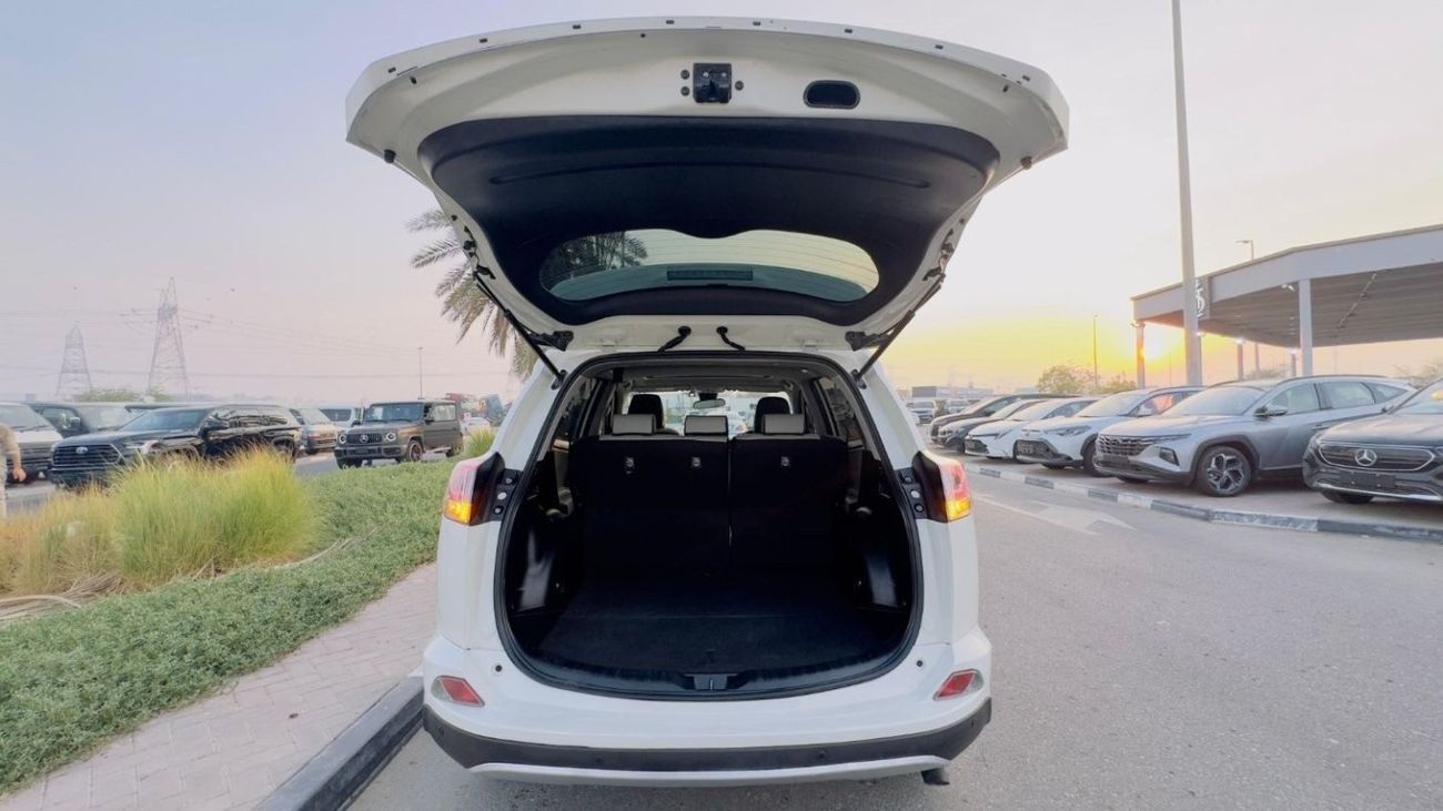 Toyota RAV4 PREMIUM WHITE LEATHER SEATS | 2.0L PETROL ENGINE | SUNROOF | REAR VIEW CAMERA