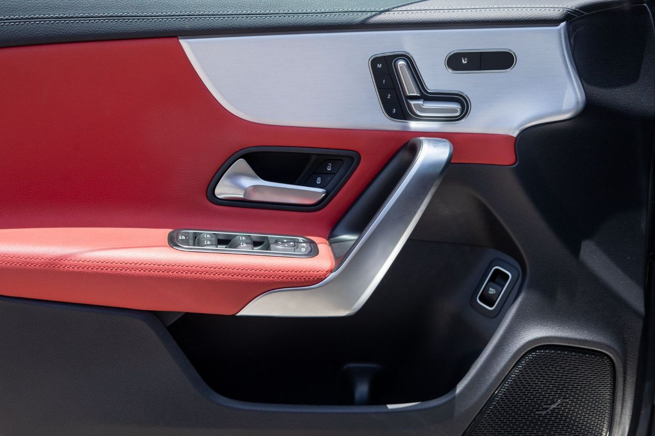 مرسيدس بنز CLA 250 Premium + 2.0L