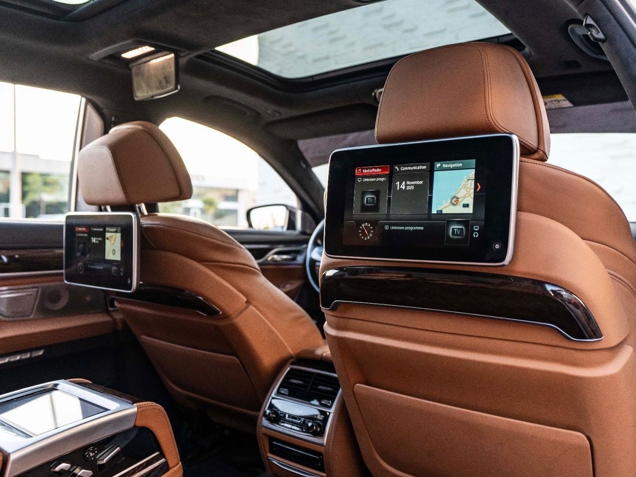 BMW 740Le Efficient in fuel consumption Upto 5 L/100km، high perfornance & Low Kilometres’ Top Options BMW GCC