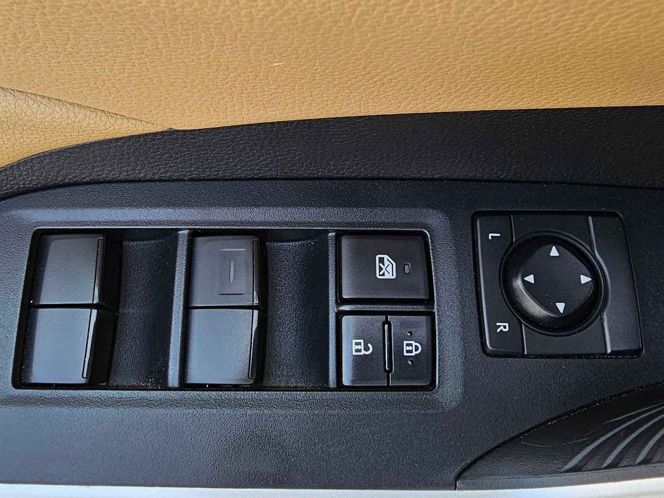 تويوتا راف ٤ LE // 937 AED Monthly // V4 //  MID OPTION (LOT # 25004)