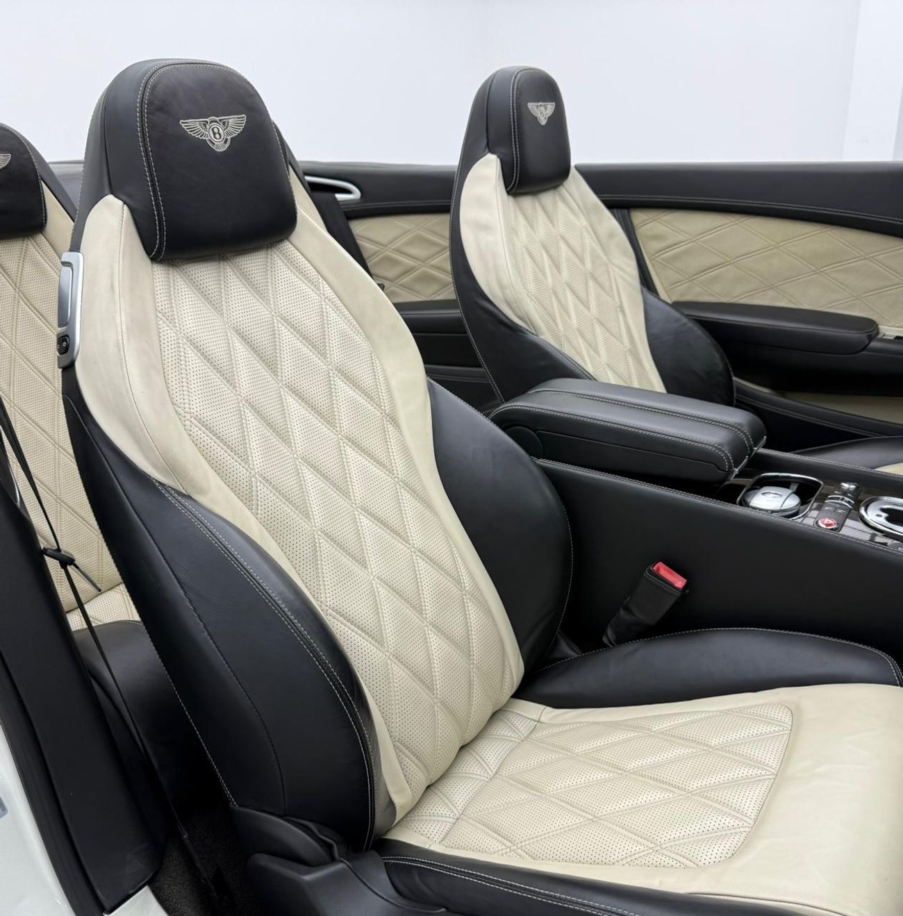 بنتلي كونتيننتال جي تي سي 2015 Bentley Continental GTC Speed Convertible, Fully Loaded, Excellent Condition, GCC