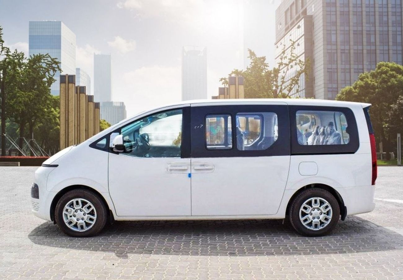 Hyundai Staria 2.2 L, DIESEL, M/T, 11 SEATER, 2023 MODEL, 17 ALLOY WHEELS