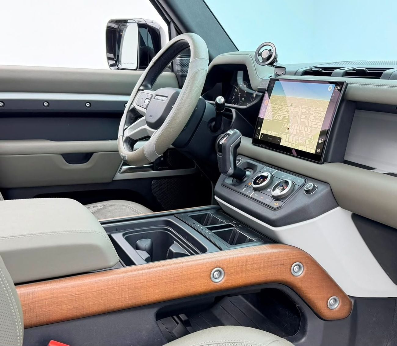 لاند روفر ديفندر 110 2024 Land Rover Defender 110 SE P300, Feb/2029 Land Rover Warranty + Service Pack, Full Service Hist