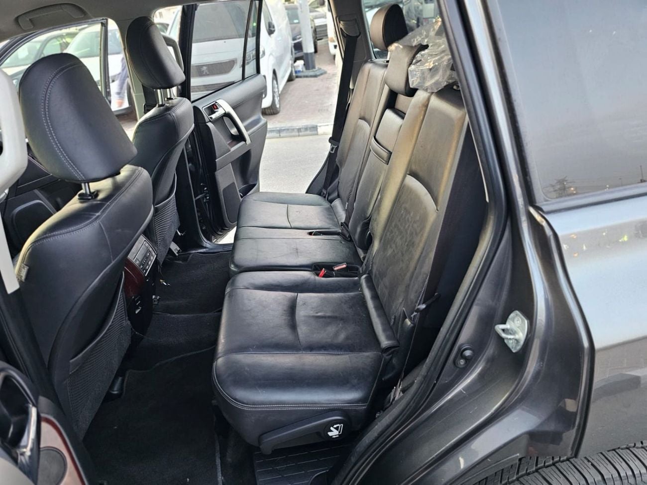 Toyota Prado VX 2.8L LHD V4 Diesel engine Grey Color Automatic transmission 4WD 7 Seater 5 Doors