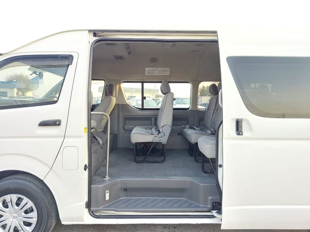 Toyota Hiace TOYOTA HIACE COMMUTER VAN RHD 2005 MODEL 2.5 L DIESEL AUTOMATIC(PM10644)