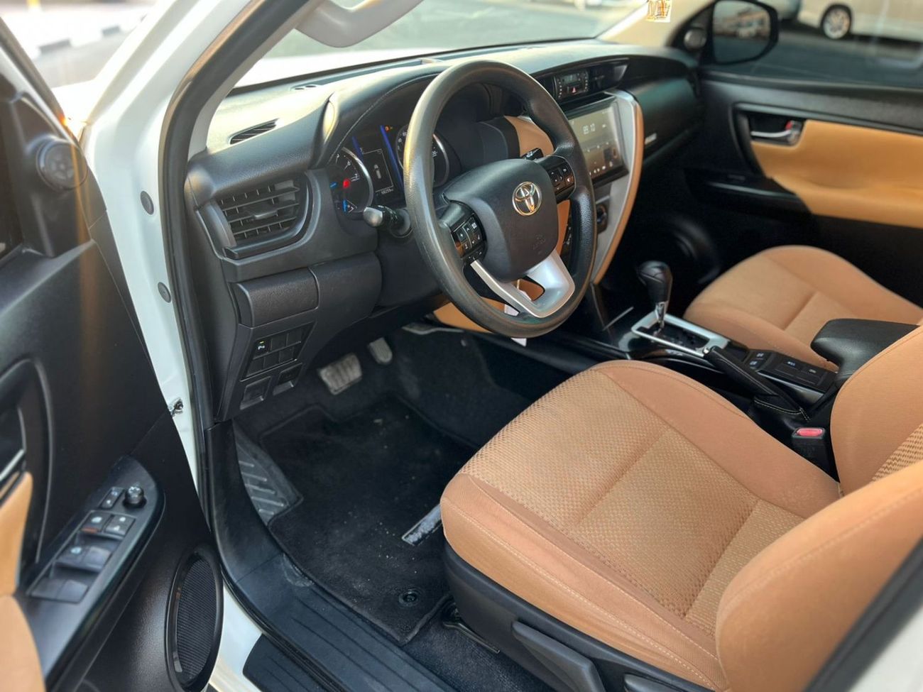 تويوتا فورتونر 2020 Toyota Fortuner EXR – 2.7L V4 – 4x4 AWD – Rear Camera & Sensors – Cruise Control – 68,000 km –