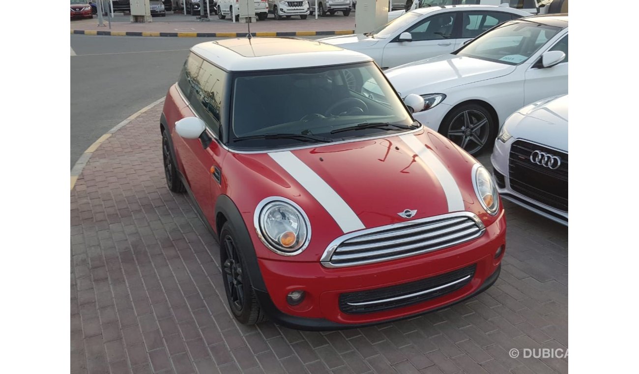 Mini Cooper 2013 GCC car prefect condition one owner 2keys full service in agency low mileage