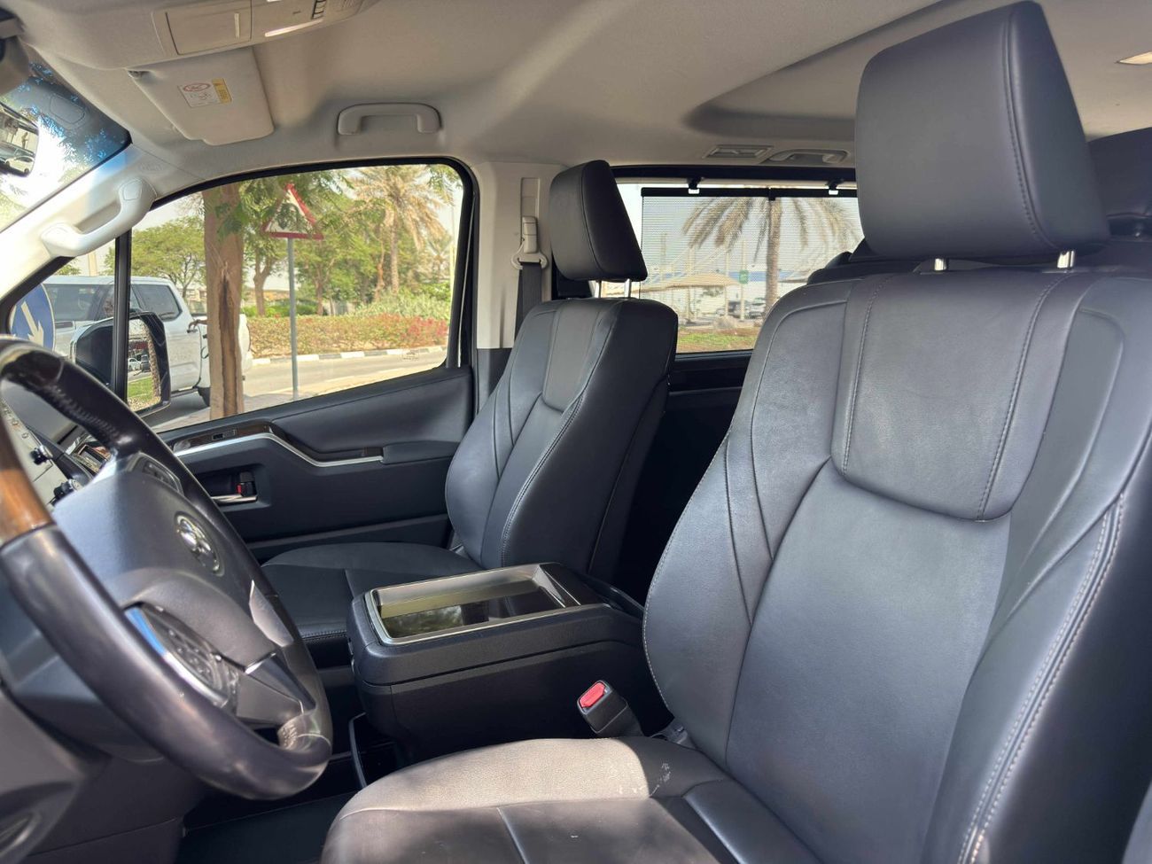 Toyota Granvia Premium 3.5L GCC SPEC