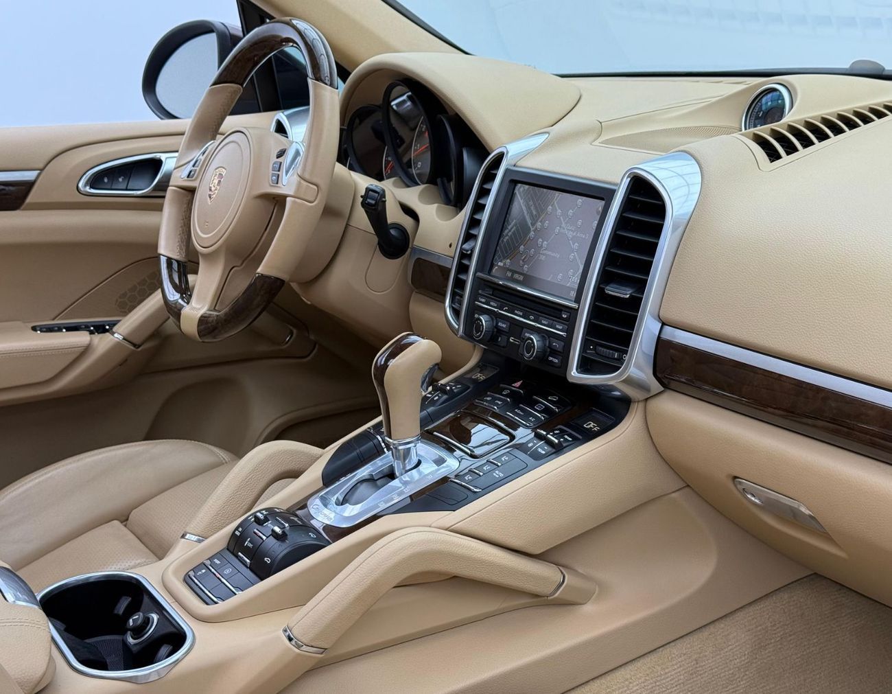 Porsche Cayenne S 4.8L 2014 Porsche Cayenne S V8, Porsche Service History, Sport Chrono Package, GCC