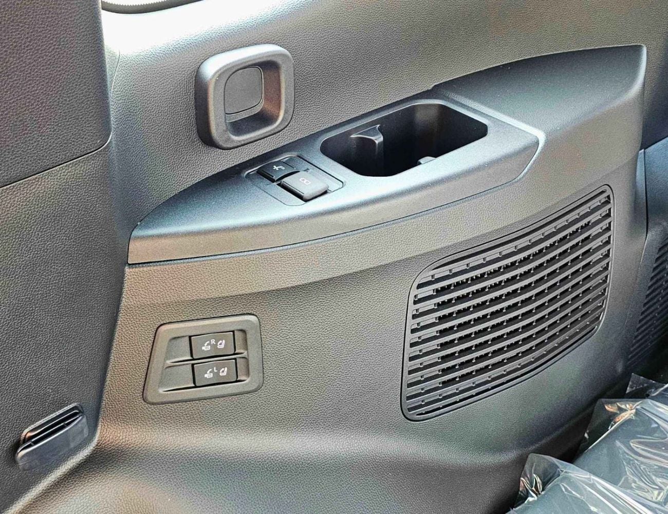 تويوتا لاند كروزر VXR HEV HYBRID || 3.5L PETROL V6 / RADAR / 360*CAMERA / REAR ENTERTAINMENT DVD / FULL OPTION
