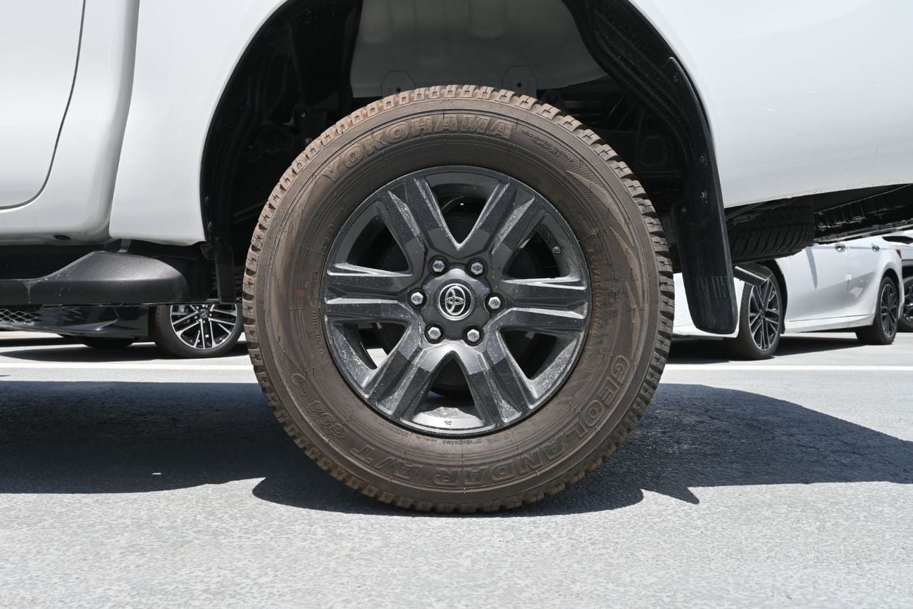 تويوتا هيلوكس Toyota Hilux SR5 GLXS 2.7L Petrol, Automatic 4WD, Model 2025, Color White
