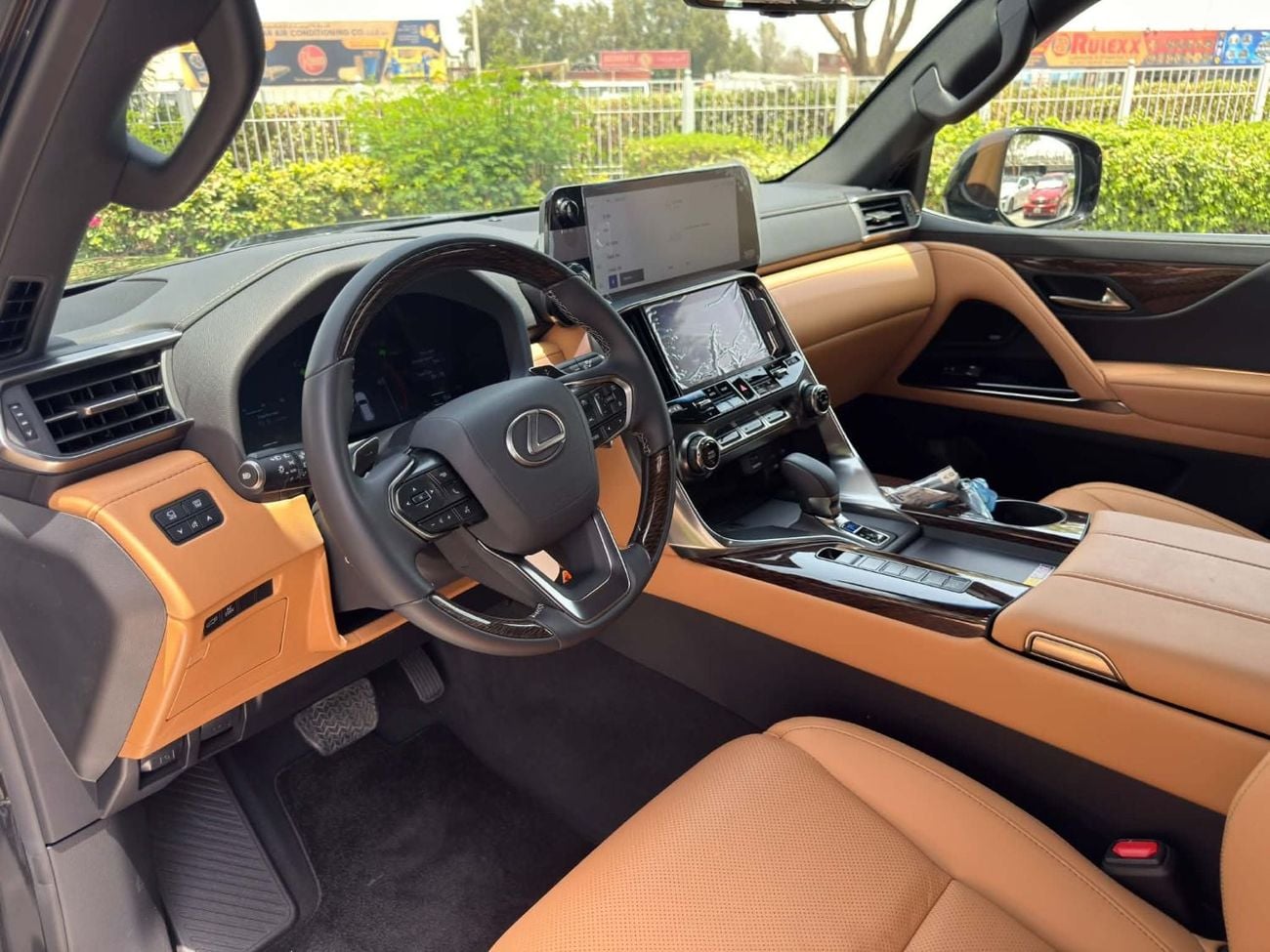 لكزس LX 700h SIGNATURE