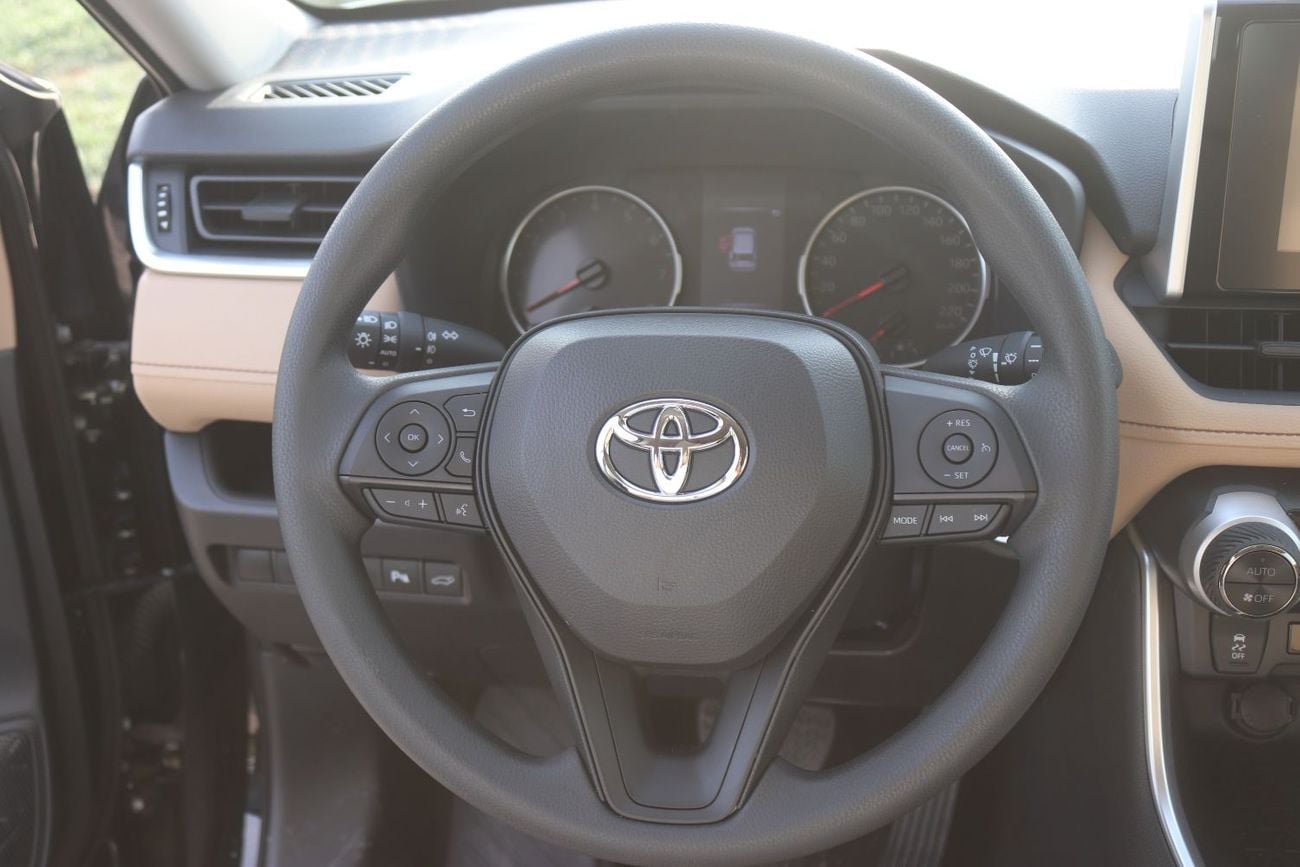 تويوتا راف ٤ XLE 2.0 XLE - 4WD - PUSH START - SUNROOF - ALLOY WHEELS - ELECTRIC TAIL GATE - MODEL 2025