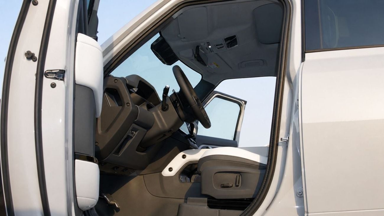 Land Rover Defender 110 OCTA  P635 | Borasco Grey | Light Cloud/Lunar | 635 HP